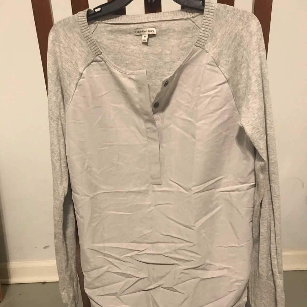 Long sleeve light weight sweater